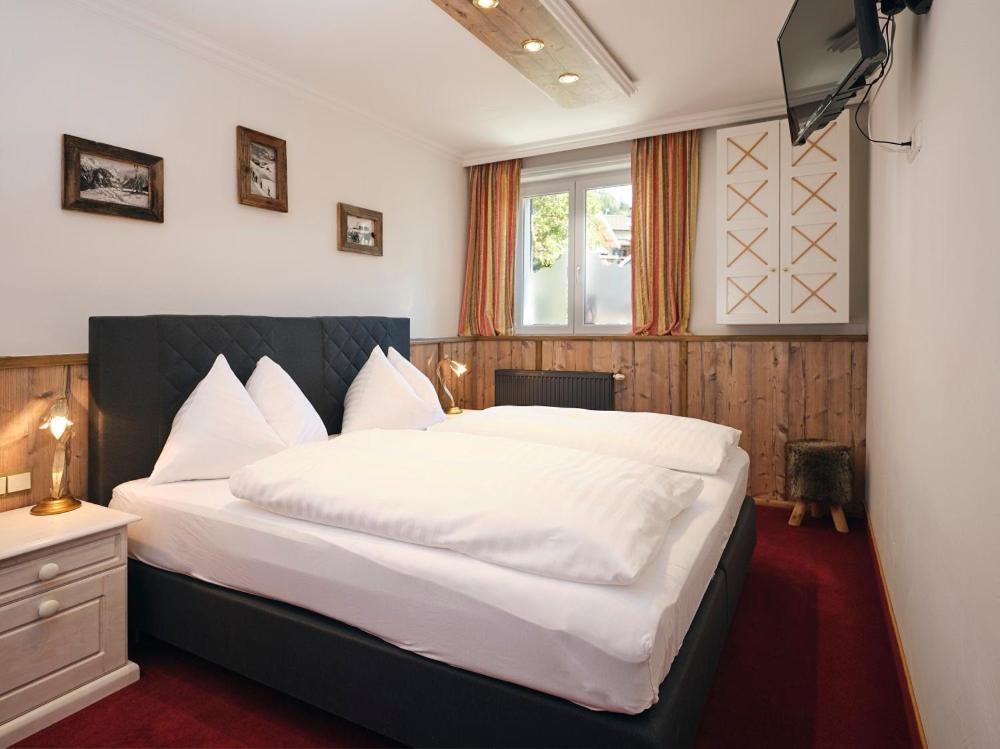 Hotel Garni Pinzgau, Fabian Huettl Neukirchen am Grossvenediger Exterior photo